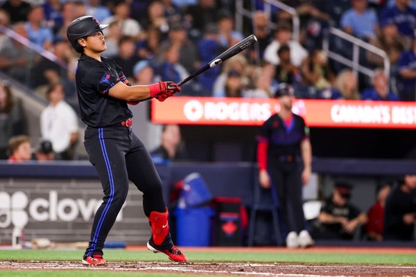 【MLB】「米国1年目から……感心する」ブルージェイズ監督、適時二塁打2本の岡本和真を称賛　公式も「素晴らしい補強だった」と伝える