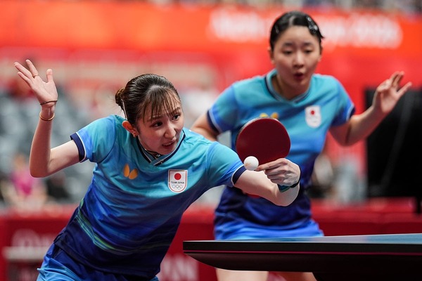 張本美和、早田ひなの“世界1位ペア”が中国撃破でメダル確定　Wエースが好連携で圧巻ストレート＆ベスト4進出【アジア大会2026】
