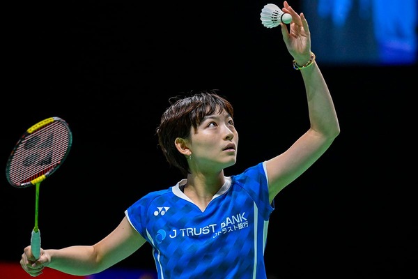 「美しい」欧州連盟が投稿、宮崎友花のプレー動画に反響……毛先から流れる汗、ダイビングレシーブの瞬間も【バドミントン】