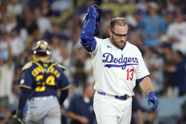 【MLB】「ドジャースのプランAは強く振る、プランBはもっと強く振るだった」地元メディアが打線の課題を列挙　勝者ブルワーズとの決定的な違い