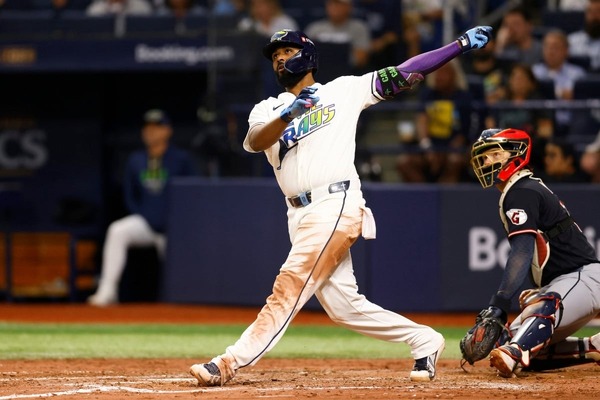 【MLB】レイズが6年ぶりのワールドシリーズ進出　今季42本塁打カミネロ、ポストシーズン初アーチがダメ押し弾