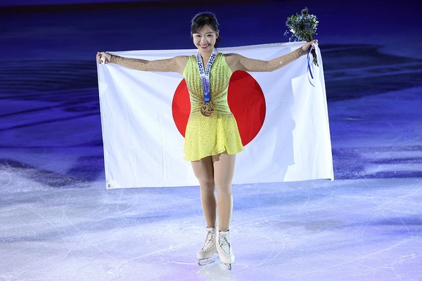 「ナカイは特別」中井亜美が乗り越えた“五輪メダリスト”の重圧　逆転連覇の18歳に海外メディアから喝采「完璧に魅了」【フィギュア】