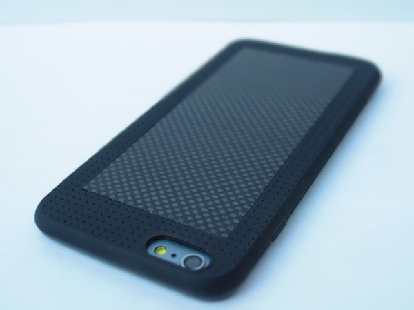 どんな高さから落としても大丈夫なiPhoneケース「TuffCarbon Shield」　米シアトル