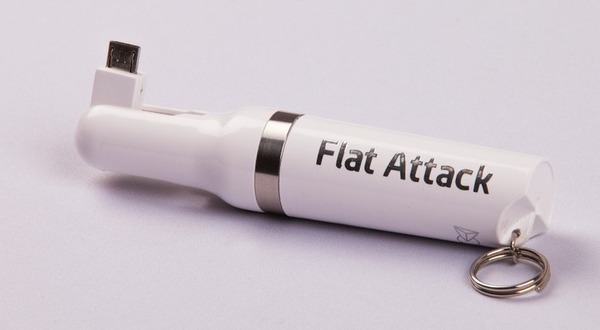 乾電池1本でスマホ充電「Flat Attack」　オーストラリア
