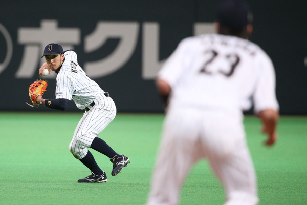 菊池涼介（2014年11月18日）（c）Getty Images