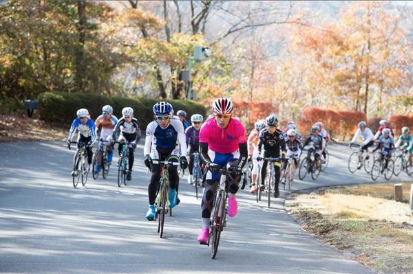 　自転車を使った耐久レース、第4回TCFエンデューロが12月1日に静岡県修善寺町の日本サイクルスポーツセンターで開催され、チーム日本大学が優勝。総合優勝の賞金10万円を獲得し、「賞金は山分けです」と喜んだ。