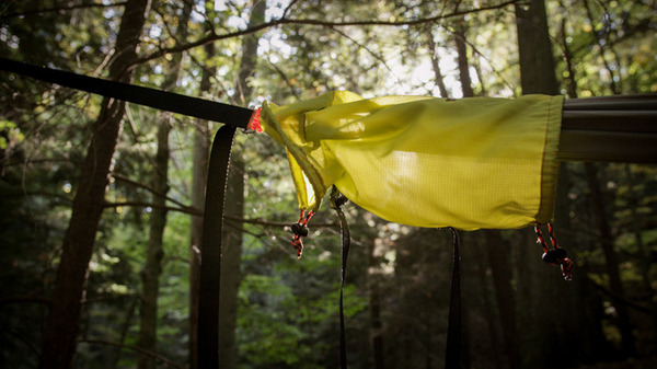 軽い早い、どこでもハンモック「Rapid Hammock」米ミシガン