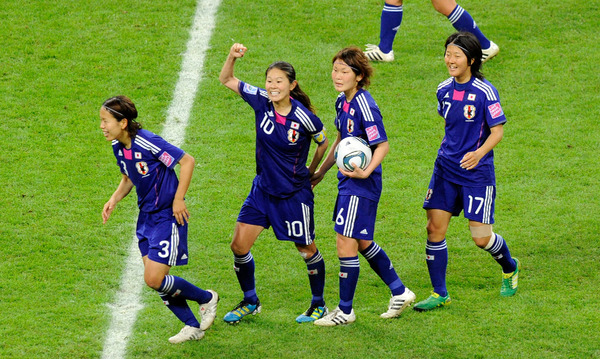 2011年のFIFA女子ワールドカップ決勝、米国を相手に同点ゴールを挙げた澤穂希（左から2人目）（c）Getty Images