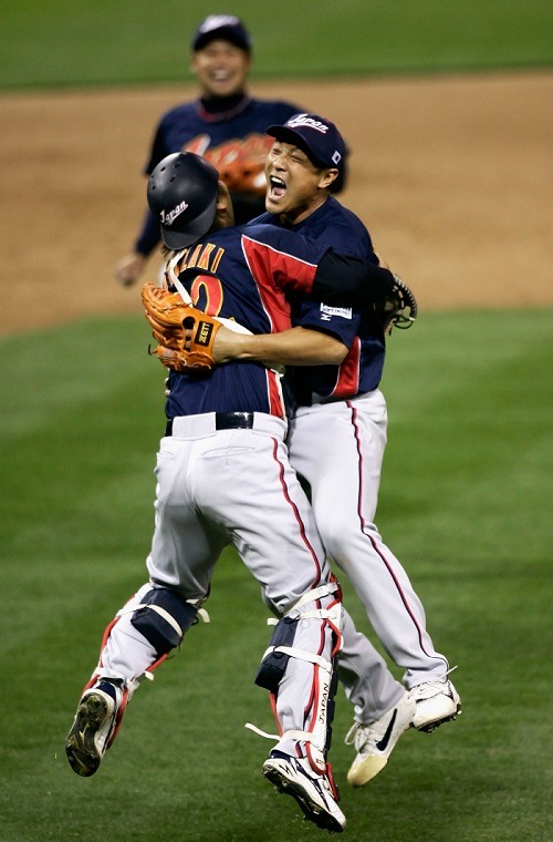 里崎智也 参考画像 (2006年3月20 日） (c)Getty Imeges