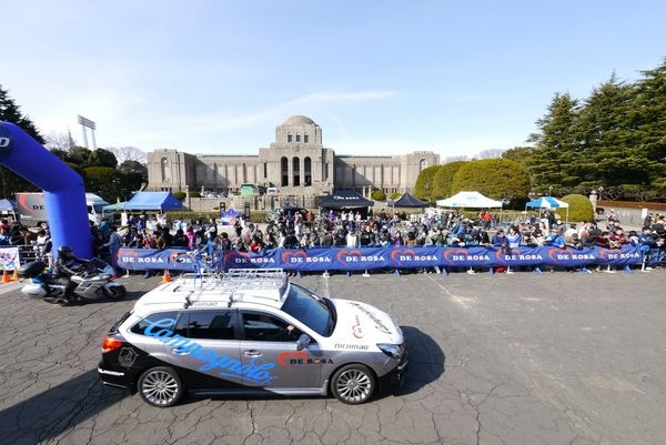 第8回明治神宮外苑大学クリテリウムが2月16日に東京の明治神宮外苑で開催される。マスターズクリテリウム、小中学生タイムトライアルなど大学生以外の参加カテゴリーの申込みは1月21日。2014年はタイムトライアルにハンドサイクル部門が加わっている。