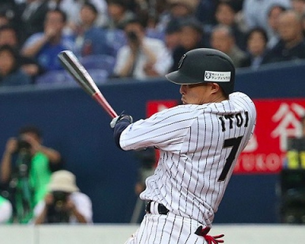 糸井嘉男 参考画像 (2014年11月12日）(c) Getty Images