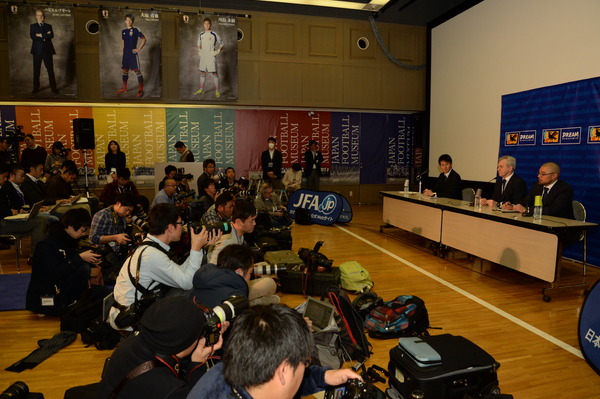 サッカー日本代表アギーレ監督記者会見（2014年12月27日）（c）Getty Images