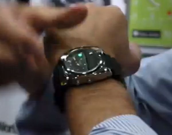 【MWC 2014 Vol.42（動画）】時計であることを第一に考えたスマートウォッチ、Martian Voice Watch

Martian Watchesは、一見すると普通の腕時計のように見えるスマートウォッチを展示していた。