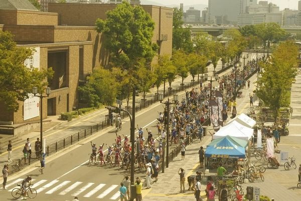 自転車の適正な利用と自転車レーンの必要性を訴える自転車イベント、「第4回御堂筋サイクルピクニック」 が4月20日に大阪市・中之島を中心として開催される。コースはなにわ橋周辺から出発し、御堂筋、長堀通り、堺筋を通る3.5km。参加費はアピール走行協力金500円で、