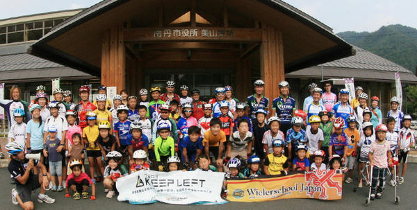 茅葺き民家の多数残る京都府南丹市美山町を舞台に、スクールカリキュラムやサイクリングだけにとどまらず、無農薬のお米づくりチャレンジなど、年間10回以上のペースで様々な自然体験を楽しめるウィーラースクールが、今年も開催される。自転車教室のポータルサイト「Cy