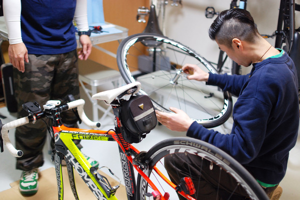 ペダレスト、「今から始める自転車メンテナンス」体験場所に西新宿を追加