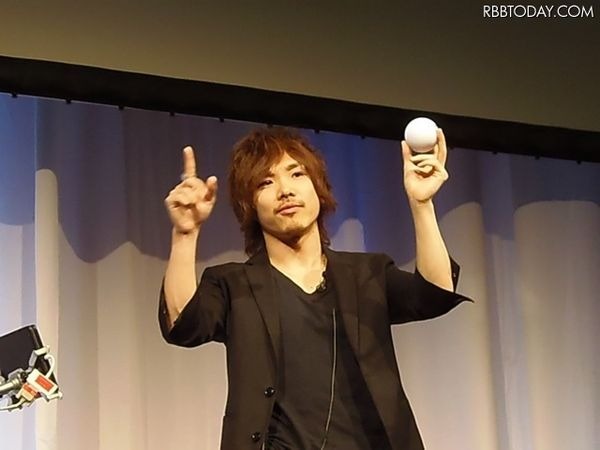 【Wearable Tech Expo 2014】うまく動いた！ 指輪デバイス「Ring」

現在開催中のウェアラブルのテクノロジーの祭典「Wearable Tech Expo in Tokyo 2014」。25日午前中の講演では、ログバー CEOの吉田卓郎氏が登壇し、いま世界中から注目を集めている指輪デバイス「Ring