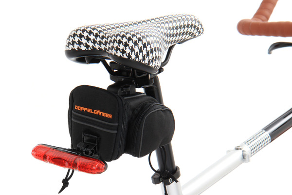 自由自在に取り付けられる自転車用リヤライト、ドッペルギャンガーから登場