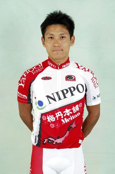 　8月5日にスペインで開幕した5日間のステージレース、ブエルタ・チクリスタ・ア・レオンで、NIPPO・梅丹の清水都貴（25）が第1ステージを制し、総合1位に立った。スペイン・カスティーレオン地方で開催される同大会はUCIクラス2の大会。
　スペインの西方を走る大規模