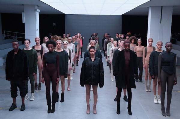 ニューヨークで発表されたアディダスオリジナルスとカニエ・ウェストのコラボコレクション「YEEZY SEASON 1」