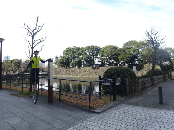 【東京マラソン15】スタートから10kmの皇居東御苑、通過予測は車椅子ランナー9時25分、マラソンランナー9時39分、最終ランナー11時ごろ