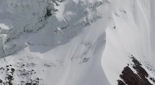 スキーヤー、ファビアン・レンスチの華麗なライド…レッドブル