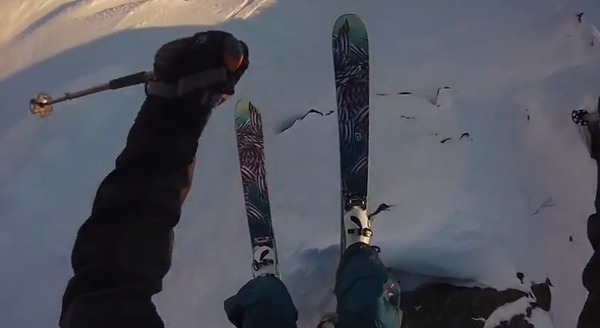 針先から滑り落ちる瞬間…ノルウェーのライダーのバックカントリー動画