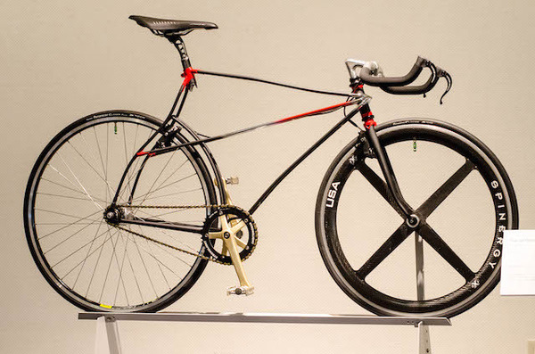 東京サイクルデザイン専門学校卒業制作展には個性的な自転車が並んだ