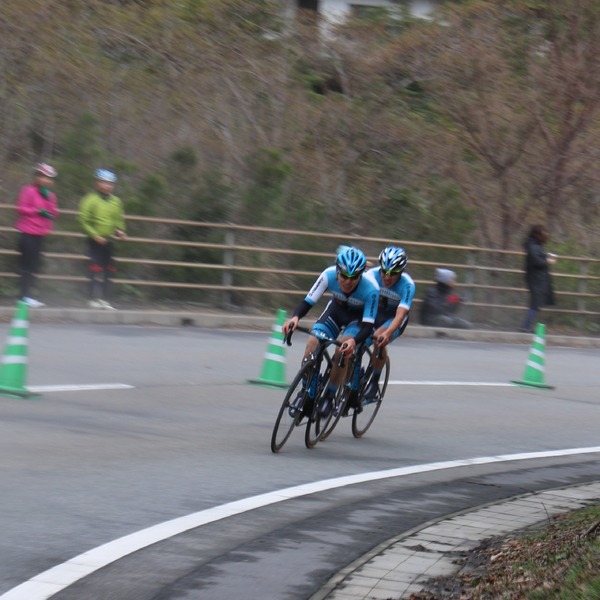 ゴール直前、秋丸と木村（サイクルフェスタin桜島2015）