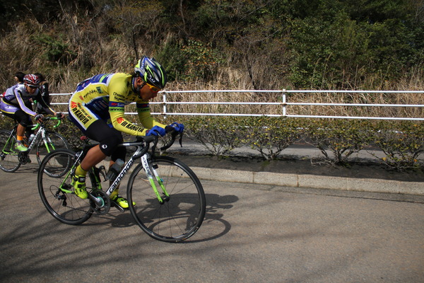 序盤アタックする山本（サイクルフェスタin桜島2015）