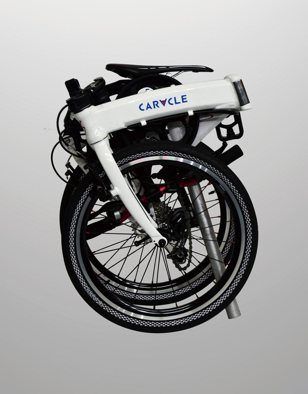 コインロッカーに収納できる20インチ折りたたみ自転車「カラクル・エス」
