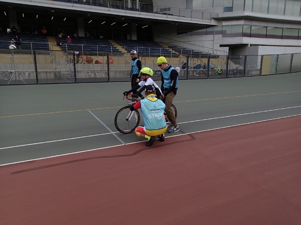 東京都自転車競技連盟普及員会、TCF子供トラックチャレンジを西武園競輪場で開催