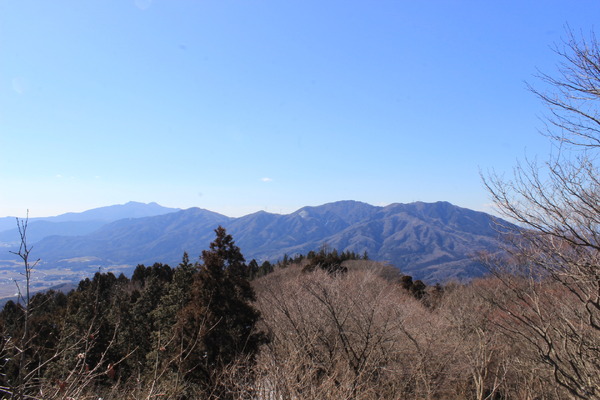 頂上からの眺め1。筑波山やら加波山やらが見える。