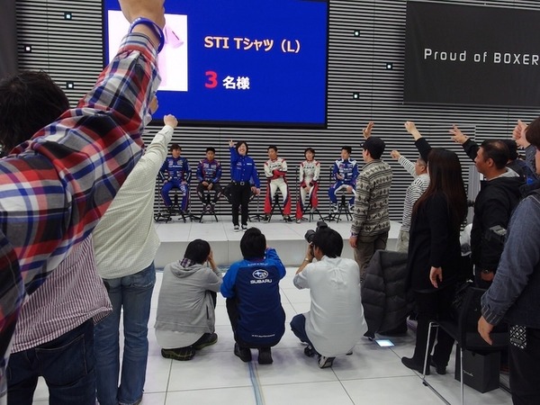 じゃんけん大会（三浦選手）　《撮影　高木啓》