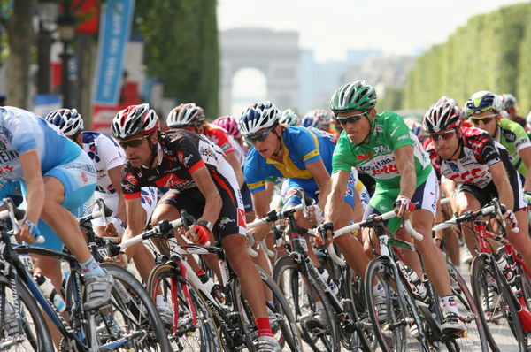 　06年ツール・ド・フランスの総合優勝者に繰り上がることが9月21日に決定したスペインのオスカル・ペレイロ（30＝ケスデパーニュ）が、10月15日にスペインの首都マドリッドで総合優勝の称号である黄色いリーダージャージ、「マイヨジョーヌ」を授与される。大会主催者