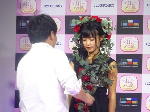 ハウステンボス、小島瑠璃子さんをゲストに招いたROSE FESTIVALオープニングイベントを開催