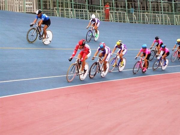 　第43回全日本学生自転車競技新人戦・東日本大会が10月14日に神奈川県・平塚競輪場で開催され、学連登録2年目までの選手110名が参加した。同西日本大会は同日、滋賀県・大津びわこ競輪場で開催された。