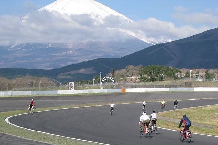 富士スピードウェイで自転車走行会「2015 FUJI FREE RIDE＋」開催