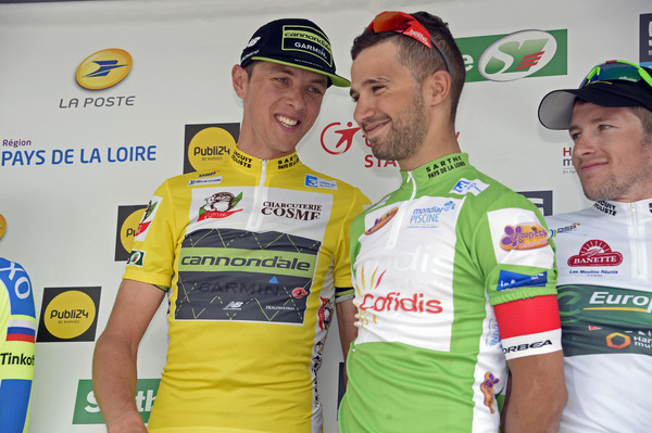 2015年シルキュイ・シクリスト・サルト第5ステージ、総合優勝のラムナス・ナバルダスカス（キャノンデール・ガーミン、左）とステージ優勝のナセル・ブアニ（コフィディス、中）
