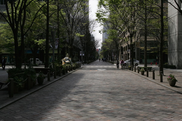 週末の丸の内は閑散としていた