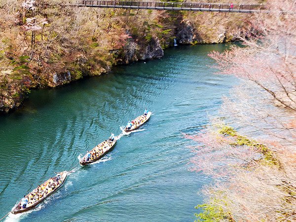 日光市小佐越付近を行く「鬼怒川ライン下り」