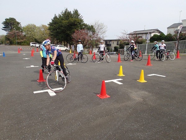 【自転車】乱れるマナー、基本に立ち返り安全走行…TCFオトナのための自転車学校