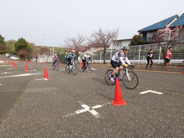 【自転車】乱れるマナー、基本に立ち返り安全走行…TCFオトナのための自転車学校