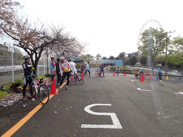 【自転車】乱れるマナー、基本に立ち返り安全走行…TCFオトナのための自転車学校