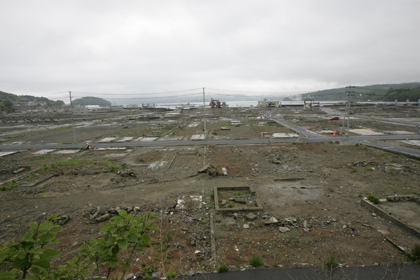 2012年の南三陸町。津波を逃れた坂の上から撮影