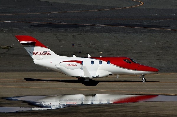 テスト用の機体は様々なカラーがあったが、一番ホンダらしい色合いの機体が来た。