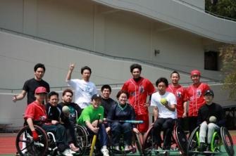 元甲子園球児を招いて車椅子ソフトボール体験練習会実施