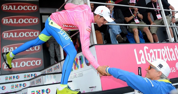 2015年ジロ・デ・イタリア第5ステージ、アルベルト・コンタドール（ティンコフ・サクソ）とチームオーナーのオレグ・ティンコフ