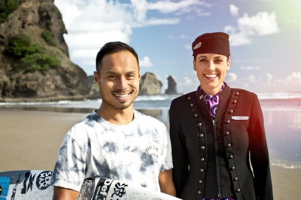 ニュージーランド航空、有名サーファーを集めて撮影した機内安全ビデオ発表