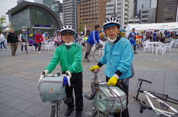 最年長参加者の若松さん（写真左）